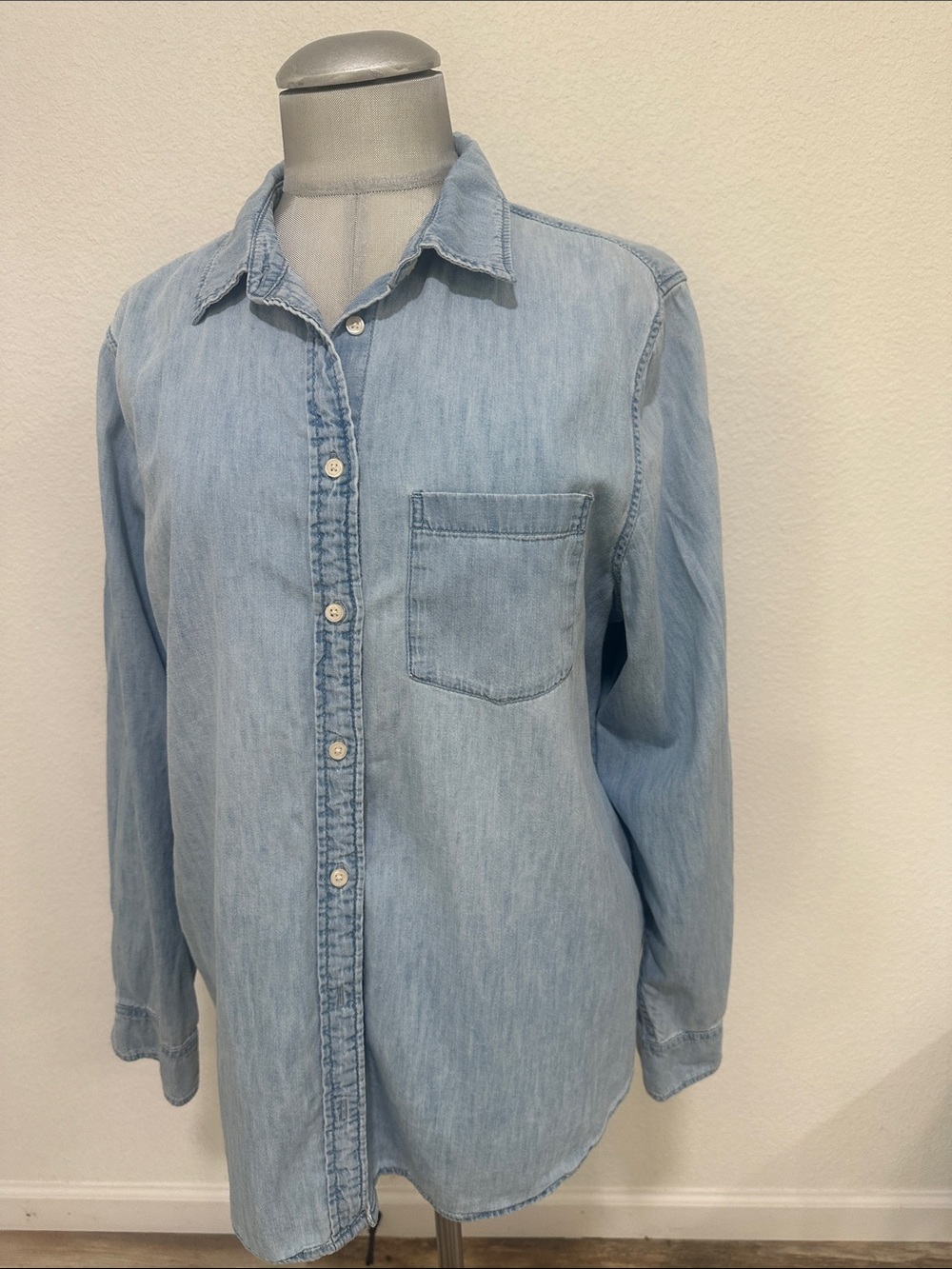 GAP Light Wash Denim perfect Shirt.  Chambray